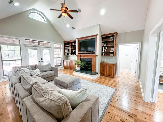 102 Gold Rush Drive, Searcy, AR 72143