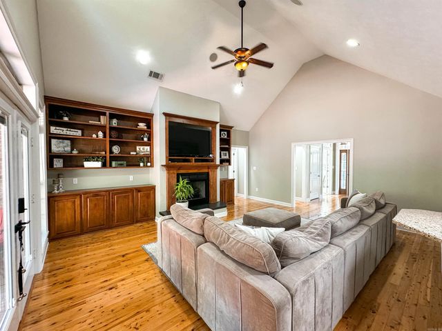 102 Gold Rush Drive, Searcy, AR 72143