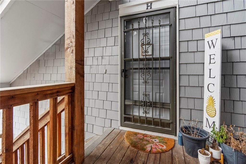 12021 W 58 Place H, Shawnee, KS 66216