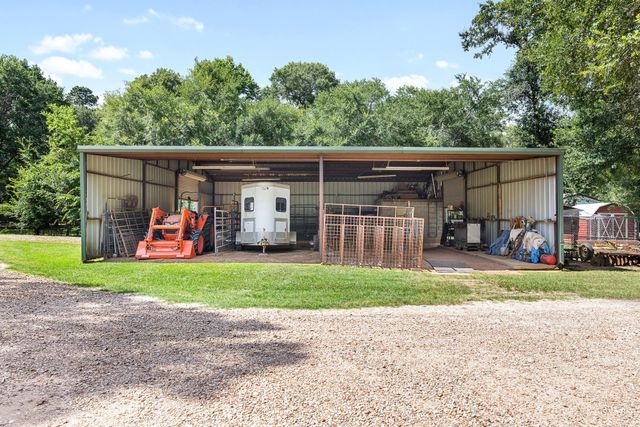 4986 Old Wagon Ln, Richards, TX 77873