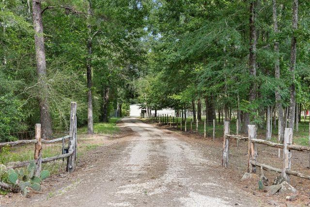4986 Old Wagon Ln, Richards, TX 77873