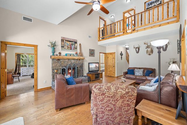 4986 Old Wagon Ln, Richards, TX 77873