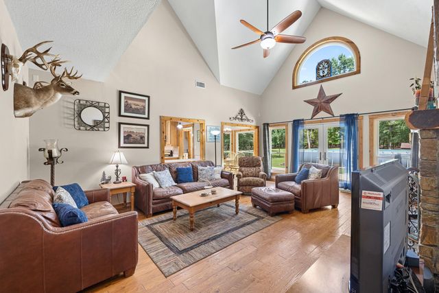 4986 Old Wagon Ln, Richards, TX 77873