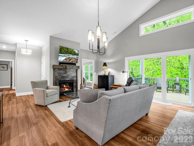 29 Stonehollow Lane, Brevard, NC 28712