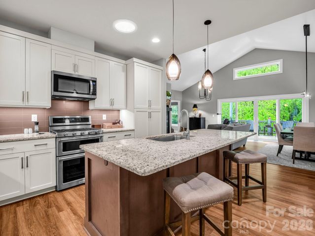 29 Stonehollow Lane, Brevard, NC 28712