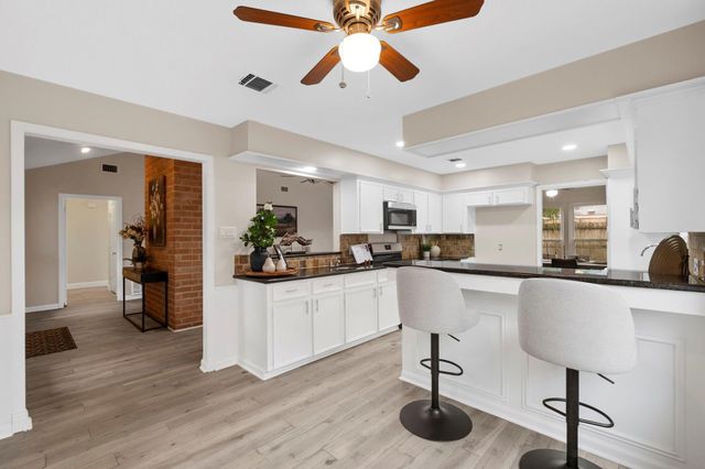 1718 S Kirkwood Road, Houston, TX 77077