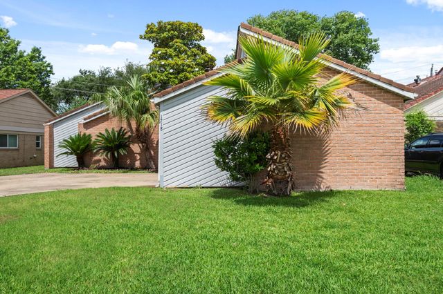 1718 S Kirkwood Road, Houston, TX 77077