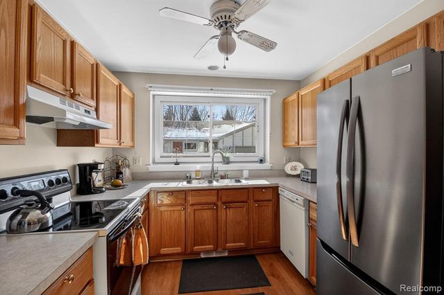 18591 Valleybrook Lane, Clinton Township, MI 48038