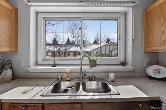 18591 Valleybrook Lane, Clinton Township, MI 48038