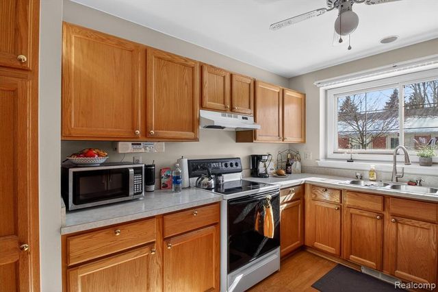 18591 Valleybrook Lane, Clinton Township, MI 48038