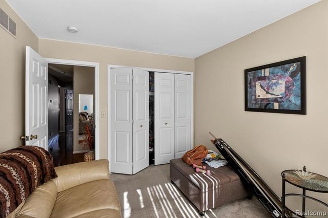 18591 Valleybrook Lane, Clinton Township, MI 48038