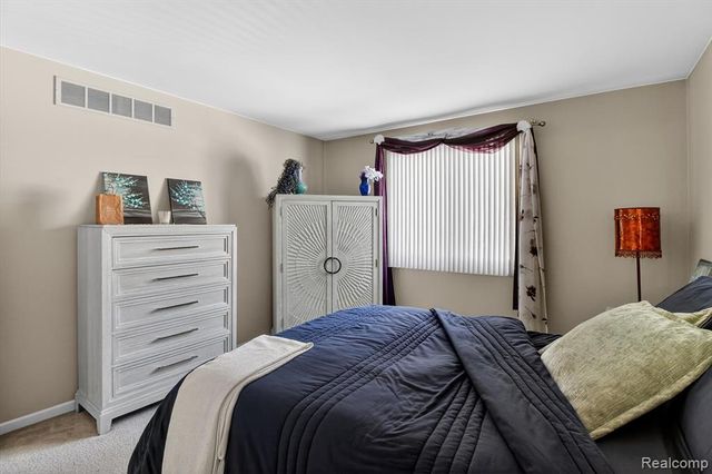 18591 Valleybrook Lane, Clinton Township, MI 48038