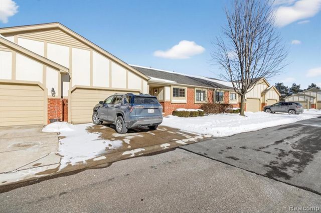 18591 Valleybrook Lane, Clinton Township, MI 48038