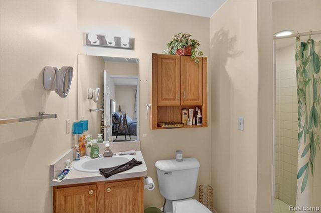 18591 Valleybrook Lane, Clinton Township, MI 48038