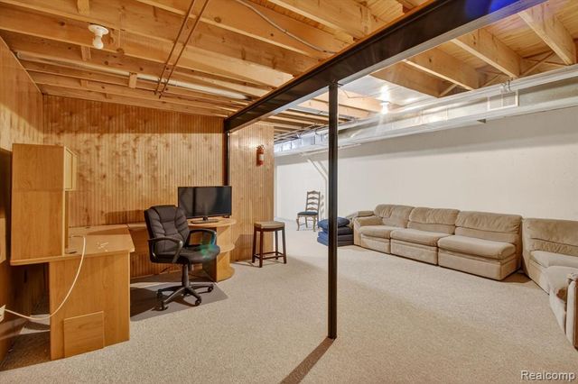 18591 Valleybrook Lane, Clinton Township, MI 48038