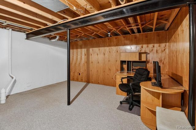 18591 Valleybrook Lane, Clinton Township, MI 48038