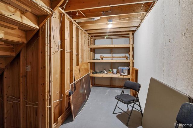 18591 Valleybrook Lane, Clinton Township, MI 48038