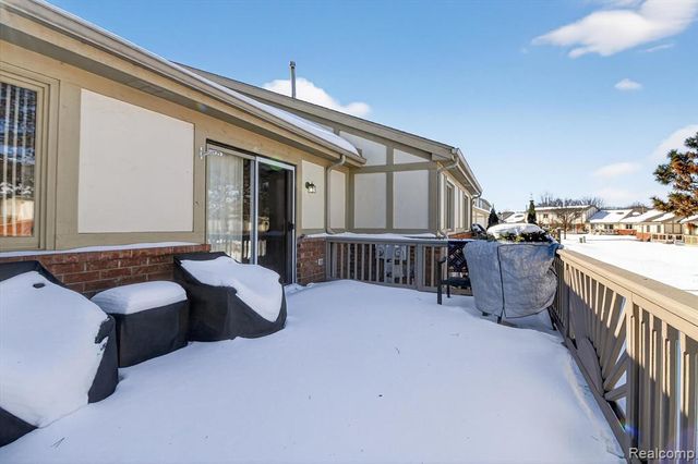 18591 Valleybrook Lane, Clinton Township, MI 48038