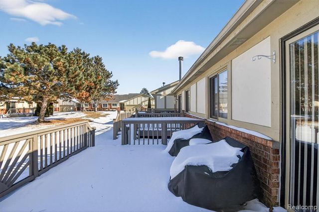 18591 Valleybrook Lane, Clinton Township, MI 48038