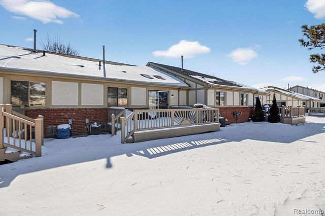 18591 Valleybrook Lane, Clinton Township, MI 48038