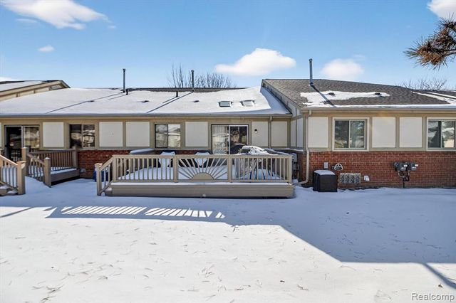 18591 Valleybrook Lane, Clinton Township, MI 48038