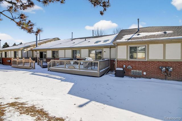 18591 Valleybrook Lane, Clinton Township, MI 48038