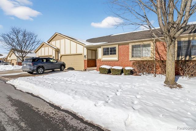 18591 Valleybrook Lane, Clinton Township, MI 48038