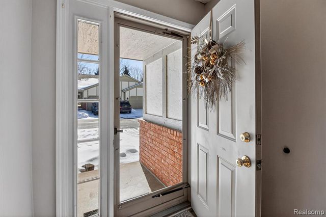 18591 Valleybrook Lane, Clinton Township, MI 48038