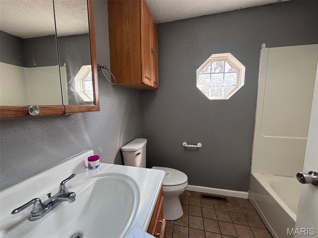 7919 N Illinois Street, Caseyville, IL 62232