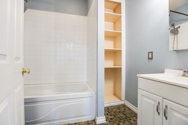 303 Glenmore Drive, San Angelo, TX 76903