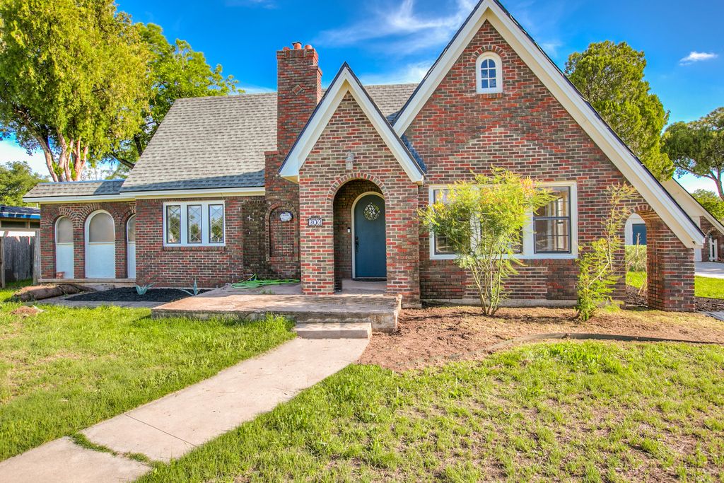 Image 1 of property listing at 303 Glenmore Drive, San Angelo, TX 76903