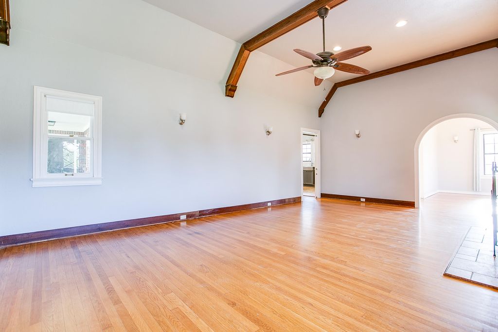 Image 14 of property listing at 303 Glenmore Drive, San Angelo, TX 76903