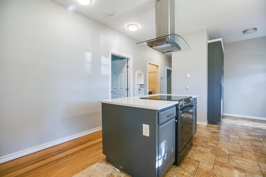 Image 17 of property listing at 303 Glenmore Drive, San Angelo, TX 76903