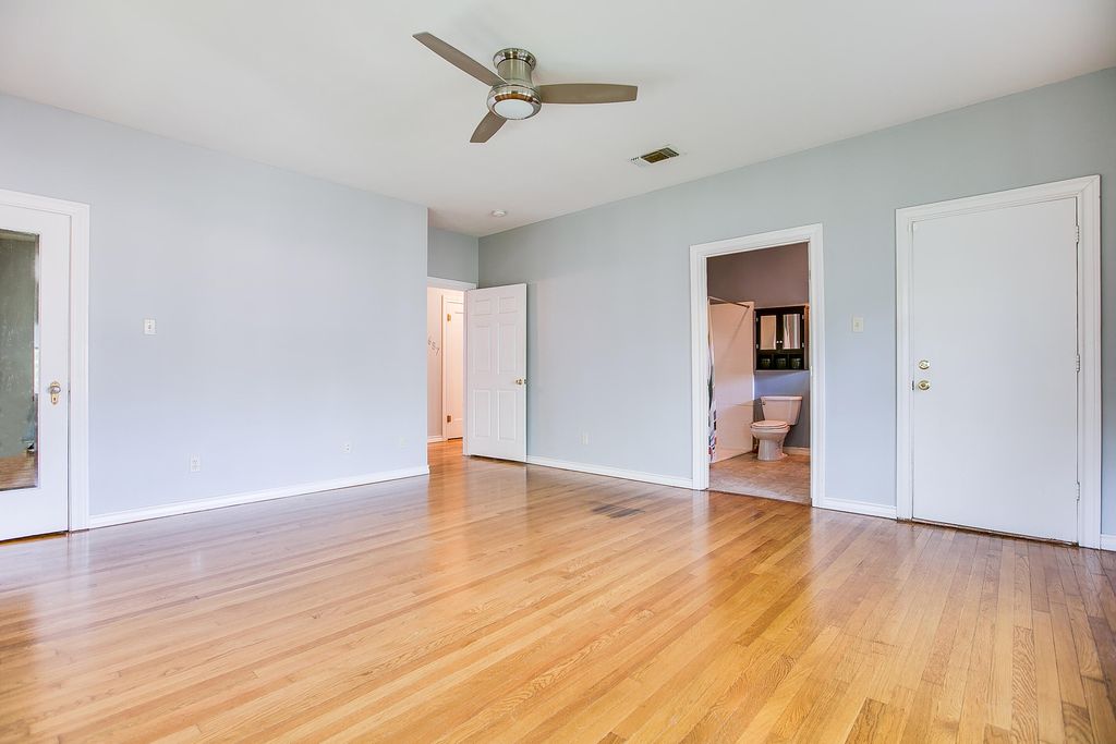 Image 21 of property listing at 303 Glenmore Drive, San Angelo, TX 76903