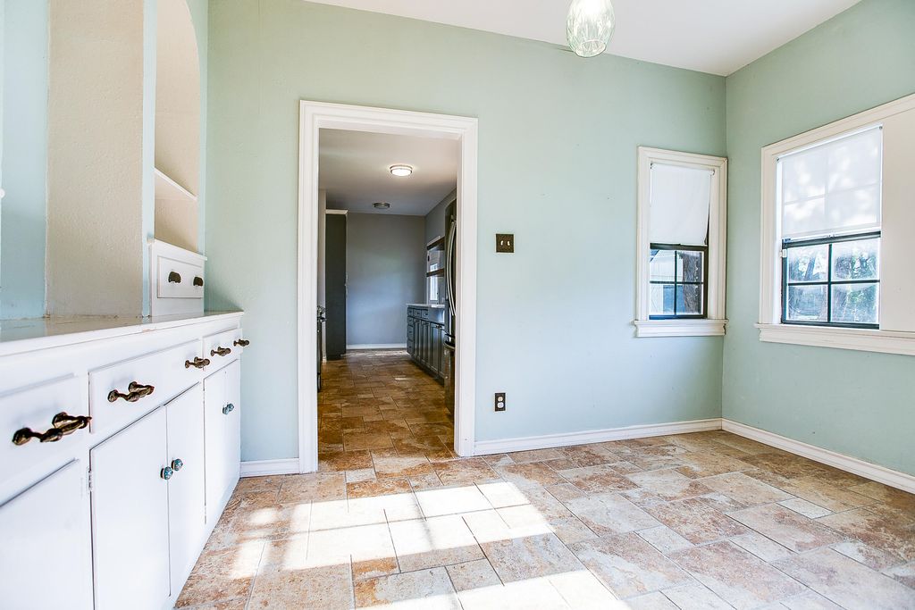 Image 29 of property listing at 303 Glenmore Drive, San Angelo, TX 76903