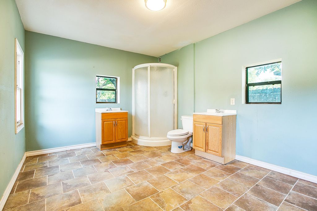 Image 30 of property listing at 303 Glenmore Drive, San Angelo, TX 76903