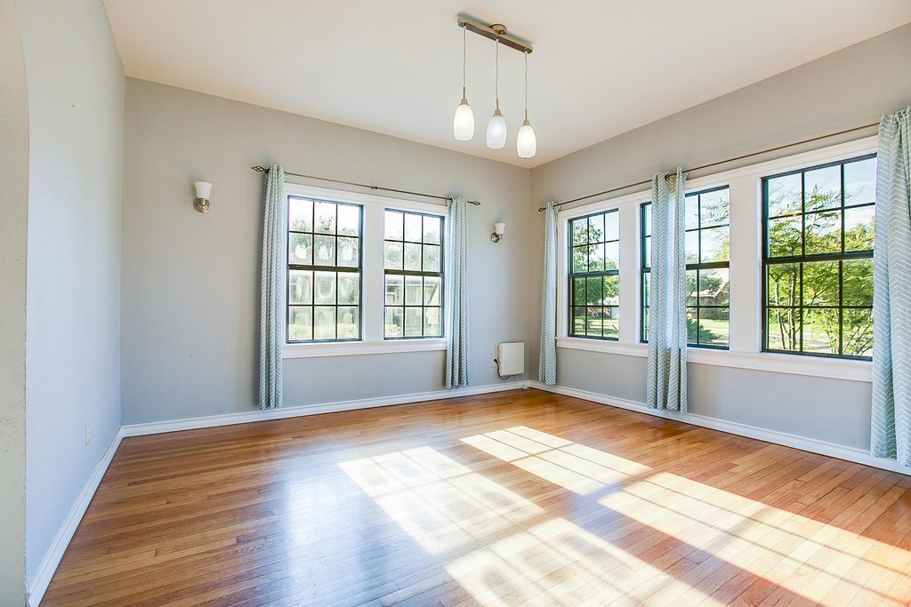 Image 7 of property listing at 303 Glenmore Drive, San Angelo, TX 76903