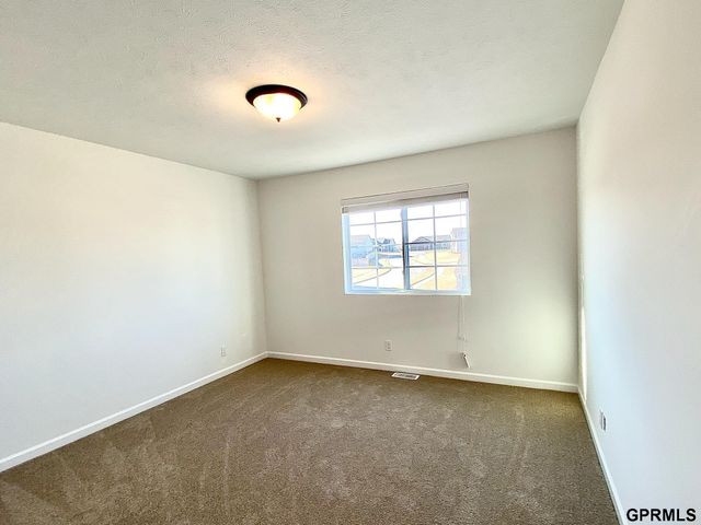 9225 S 177th Street, Omaha, NE 68136