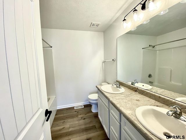 9225 S 177th Street, Omaha, NE 68136