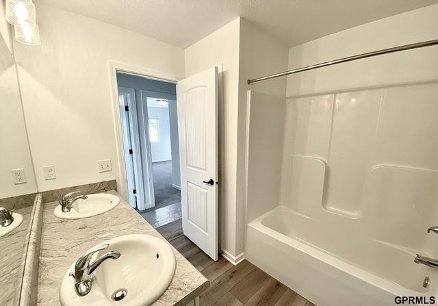 9225 S 177th Street, Omaha, NE 68136