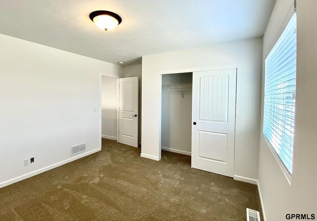 9225 S 177th Street, Omaha, NE 68136