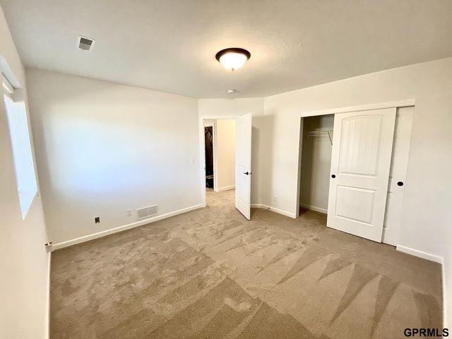 9225 S 177th Street, Omaha, NE 68136