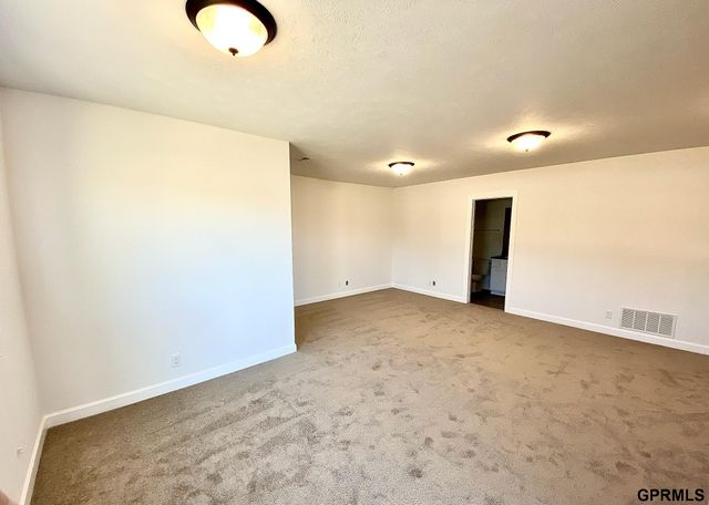 9225 S 177th Street, Omaha, NE 68136