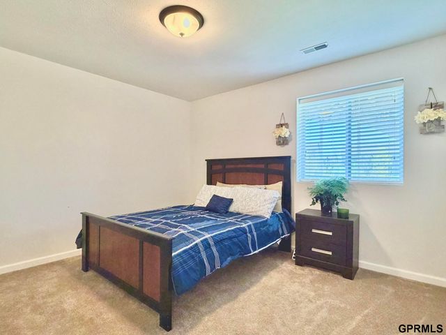 9225 S 177th Street, Omaha, NE 68136
