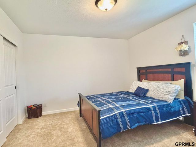 9225 S 177th Street, Omaha, NE 68136