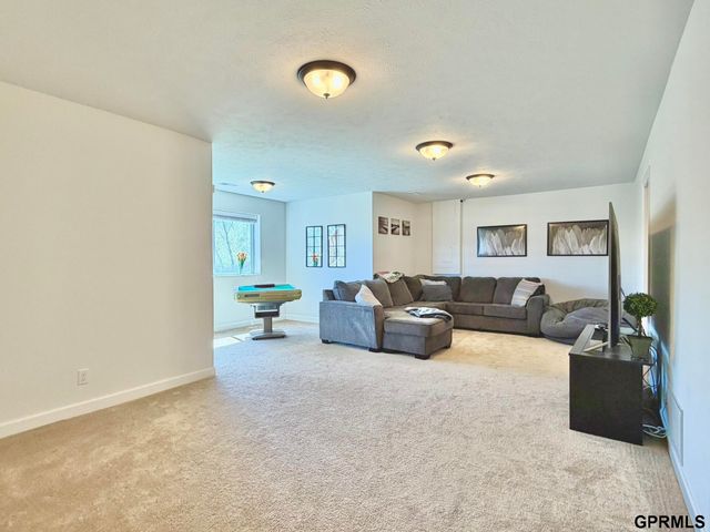 9225 S 177th Street, Omaha, NE 68136