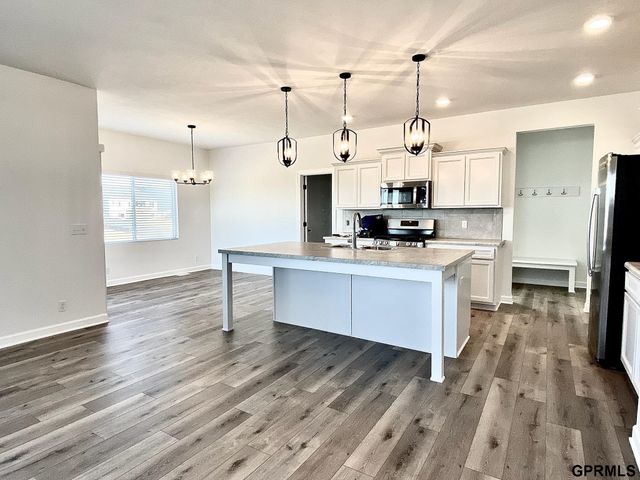 9225 S 177th Street, Omaha, NE 68136