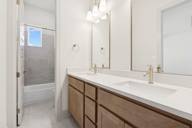 318 Silver Sage CT, Dripping Springs, TX 78620