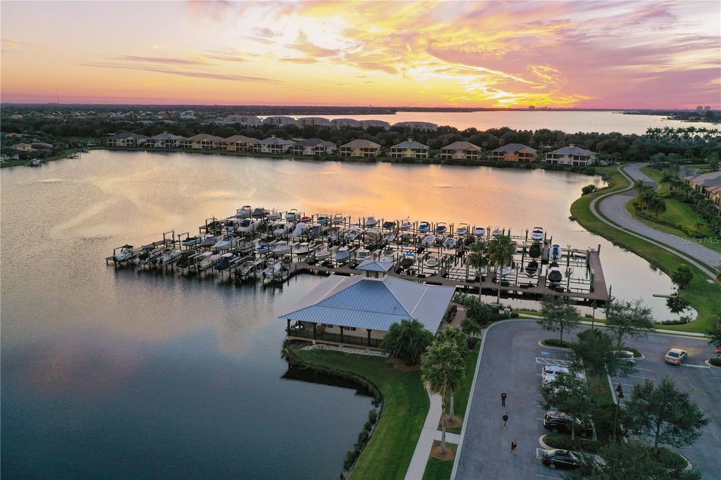 Image 33 of property listing at 901 TIDEWATER SHORES LOOP 412, Bradenton, FL 34208