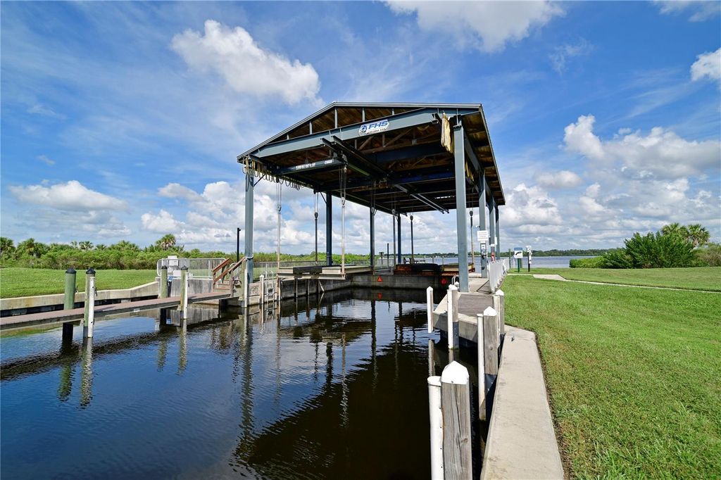 Image 38 of property listing at 901 TIDEWATER SHORES LOOP 412, Bradenton, FL 34208